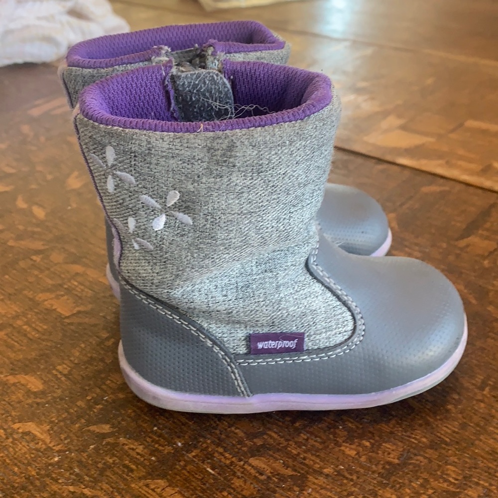 See Kain Run Toddler girls waterproof boots size 5